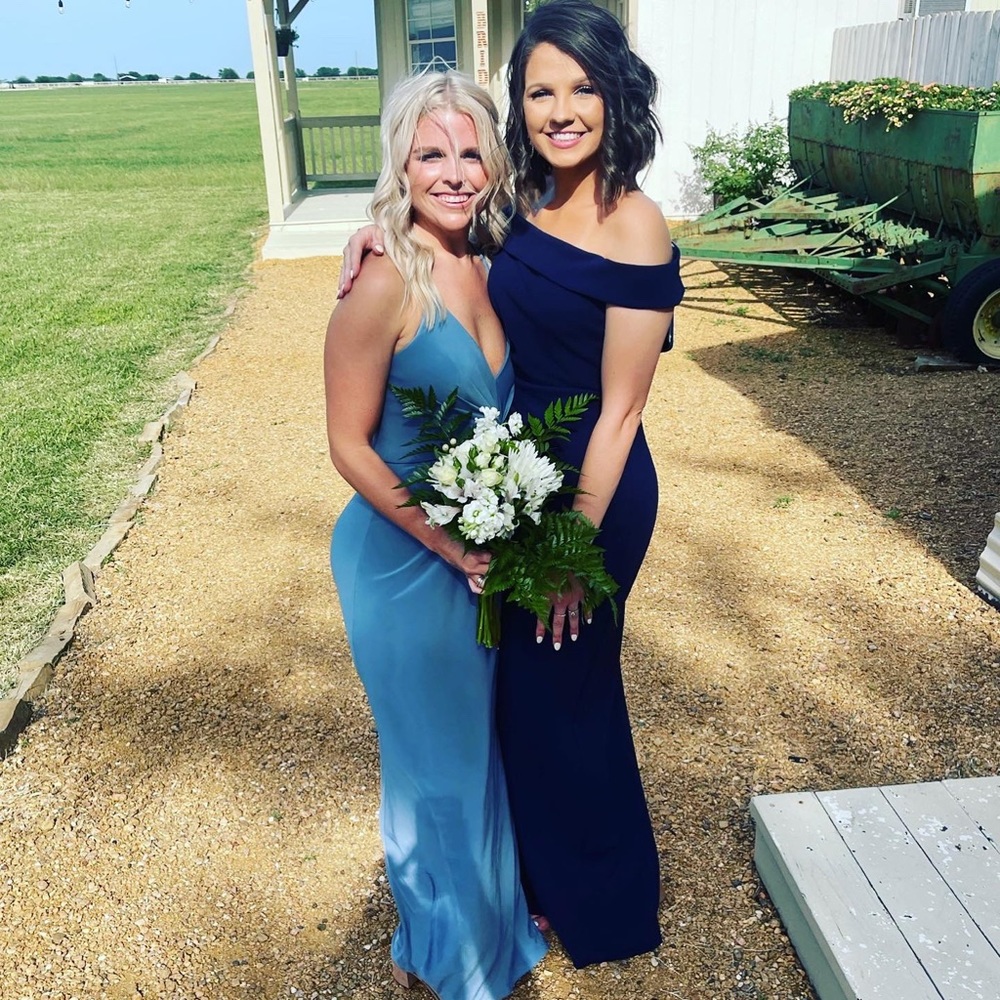 David’s bridal blue bridesmaid dress. Worn once and in great condition.